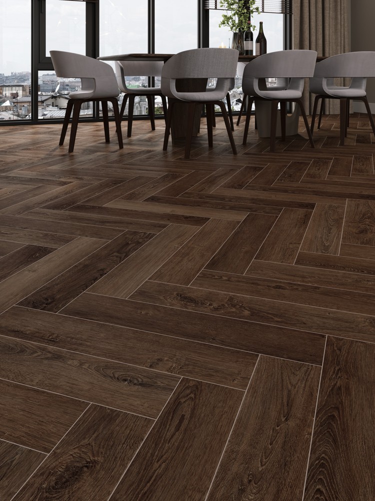 Кварцвиниловый SPC ламинат Cronafloor Herringbone Дуб Тулуза H001 венгерская елка 640×128×4,5 фото в интерьере